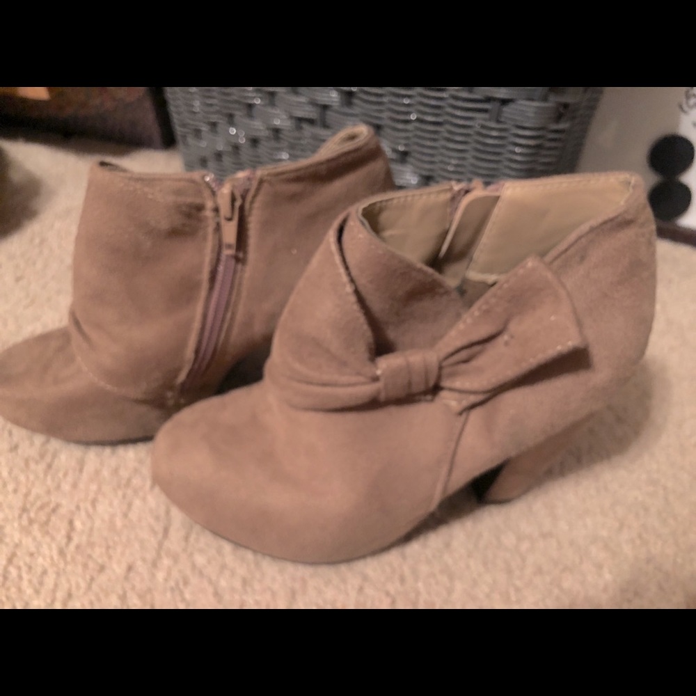 Ankle booties size 7